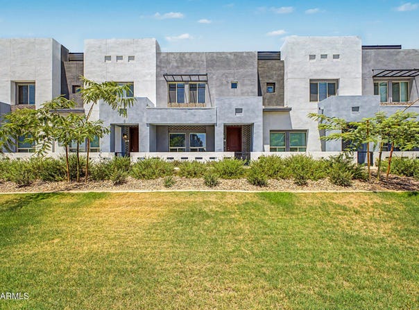 733 E COMMONWEALTH Avenue, Chandler, AZ 85225