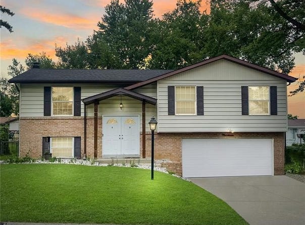 19 Fernwood Drive, St Peters, MO 63376