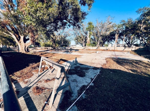 102-104 DOMINO Drive S, RUSKIN, FL 33570
