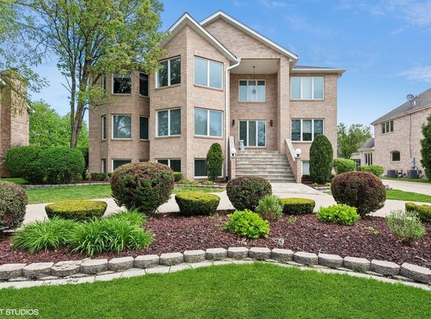 10327 Sandy Lane, Munster, IN 46321