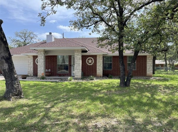1203 Avenue B, Lacy Lakeview, TX 76705