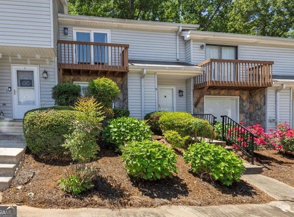 9 Fairway Drive NW, Kennesaw, GA 30144