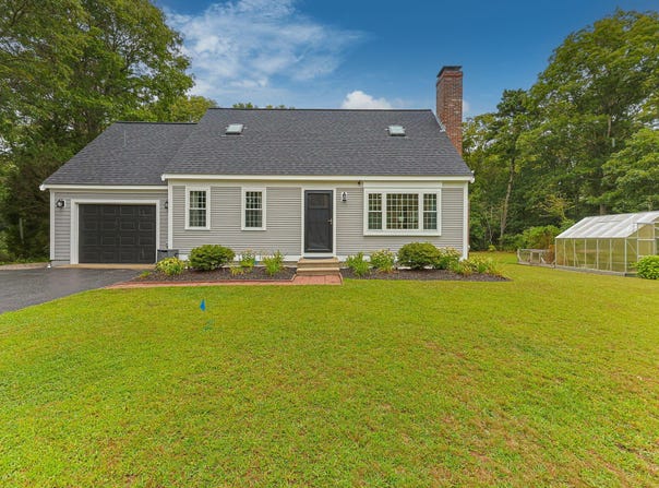 34 Commodore Lane, Marstons Mills, MA 02648