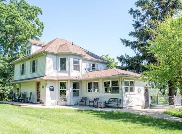 2181 S Irish Hollow, GALENA, IL 61036