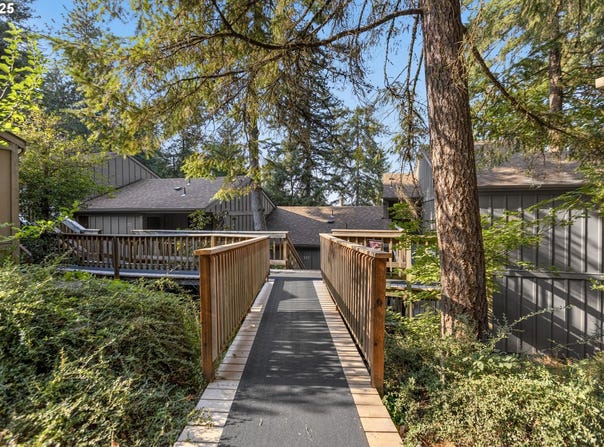 223 TRAILSIDE Loop, Eugene, OR 97405