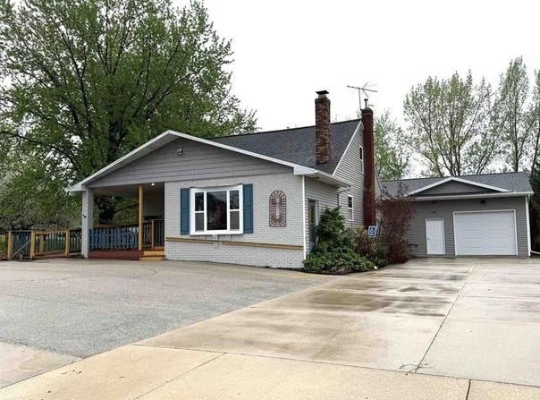 2654 CONTINENTAL Drive, GREEN BAY, WI 54311
