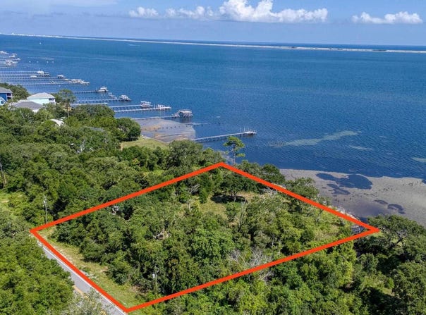 5161 Soundside Dr, Gulf Breeze, FL 32563