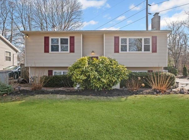 8 Croley Street, Huntington, NY 11743