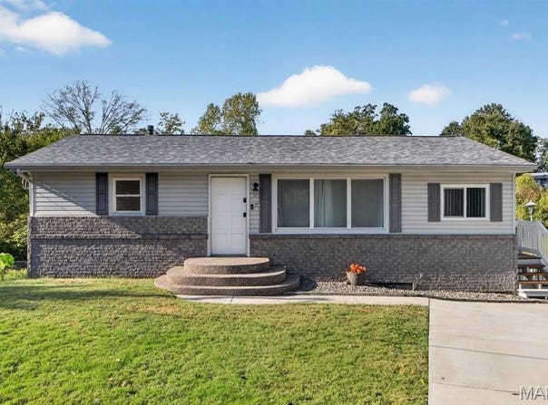 27 Lillian Drive, St Charles, MO 63304