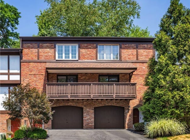 337 Woodbridge Dr, Ross Twp, PA 15237