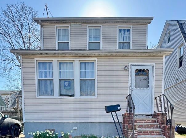116-40  203rd St, Saint Albans, NY 11412