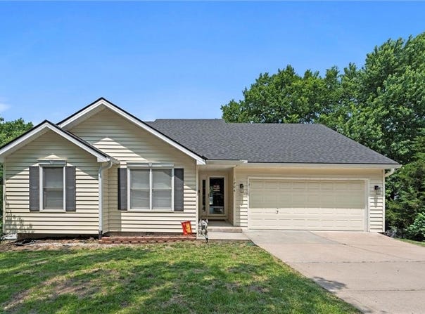 1204 NW 70th Street, Kansas City, MO 64118