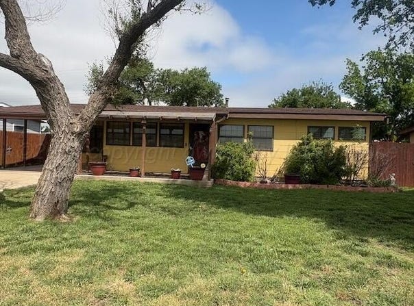 1020 W Crane Rd, Pampa, TX 79065