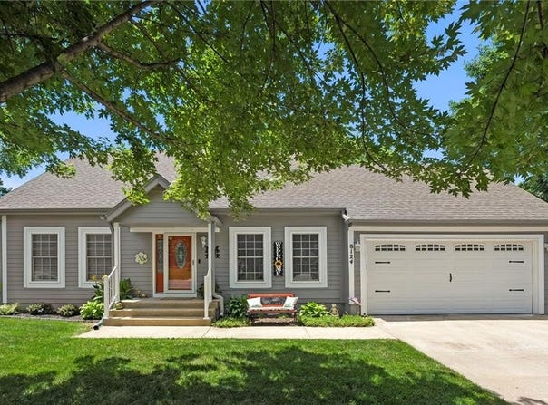 8124 Swarner Street, Lenexa, KS 66219