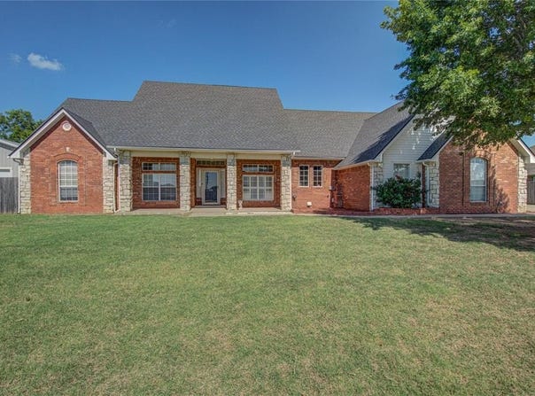 600 N Songbird Way, Mustang, OK 73064