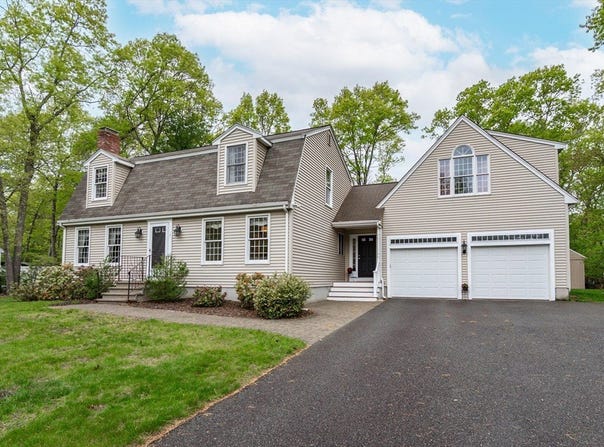 7 Longobardi Dr, Franklin, MA 02038