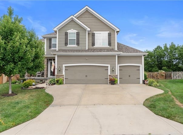 1021 SE Beatty Court, Blue Springs, MO 64014