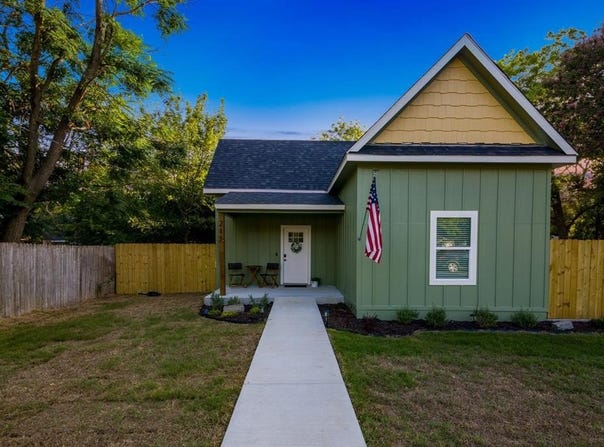 211 Pecan Street, Waxahachie, TX 75165