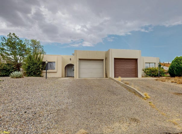 704 STALLION Road SE, Rio Rancho, NM 87124