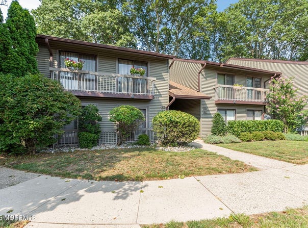 21 Auburn Court, Red Bank, NJ 07701