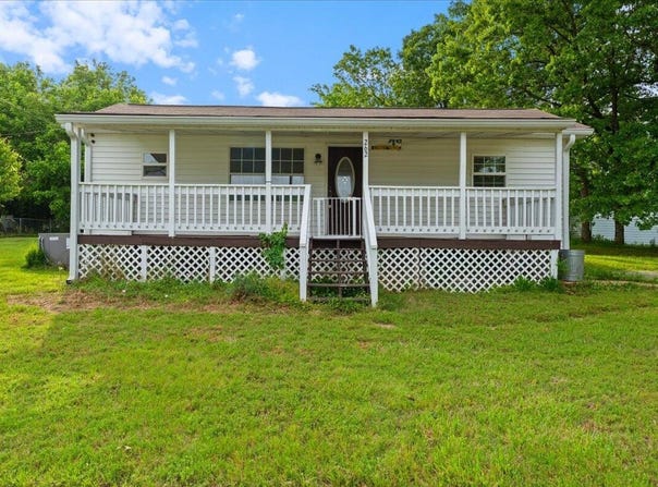 262 Walnut Avenue, Trenton, GA 30752