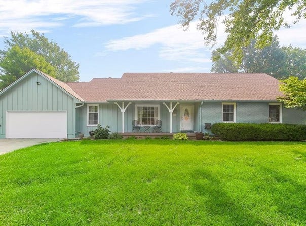 319 SE Ridgeview Drive, Lee's Summit, MO 64063