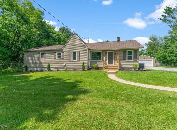 5843 Fairlawn Avenue, Hubbard, OH 44425