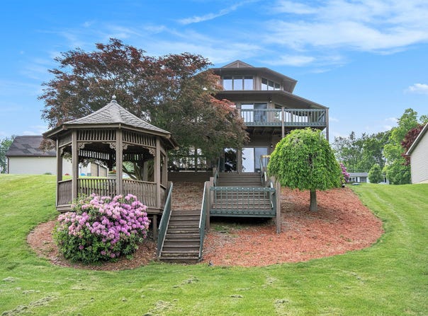 490 Skyline Drive, Horton, MI 49246