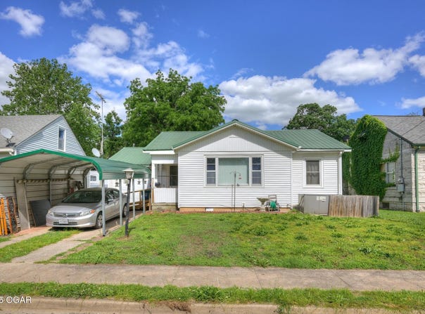 1418 Forest Street, Carthage, MO 64836