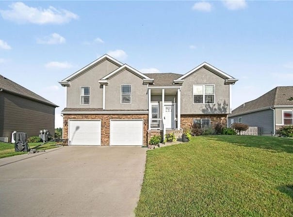 19224 Tomahawk Lane, St Joseph, MO 64505