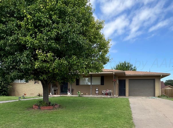 109 Sperry Drive, Follett, TX 79034