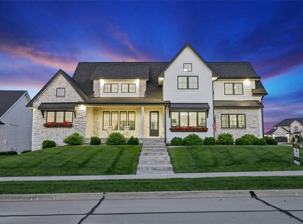 17448 Aurora Drive, Clive, IA 50325
