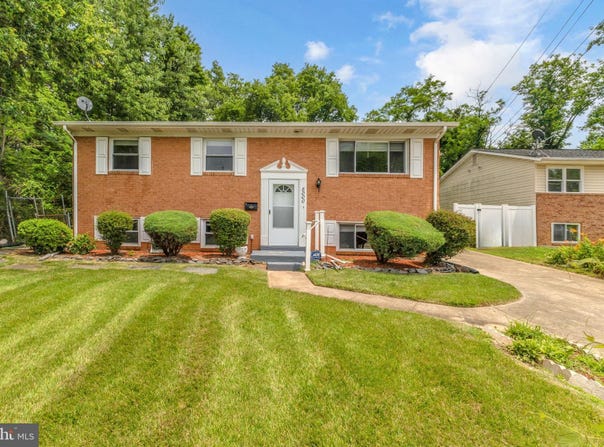 8000 DELLWOOD AVENUE, GLENARDEN, MD 20706