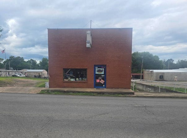 205   w walnut, Paris, AR 72855