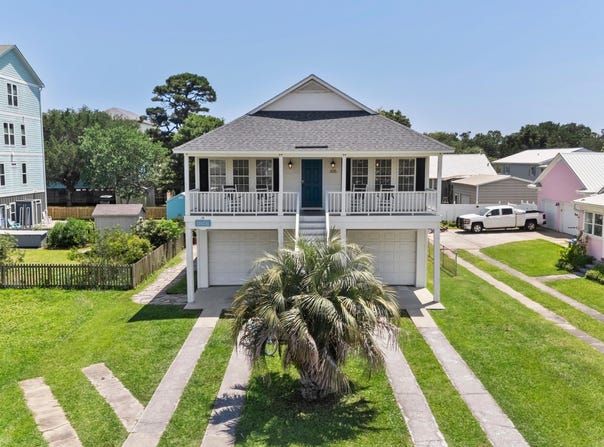 305 Charlotte Avenue, Carolina Beach, NC 28428