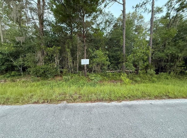 905 E HILLSBOROUGH AVENUE, FLORAHOME, FL 32140