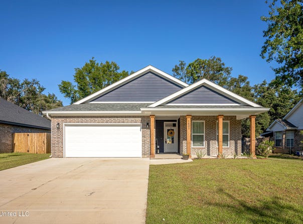 1605 S 9th Street, Ocean Springs, MS 39564