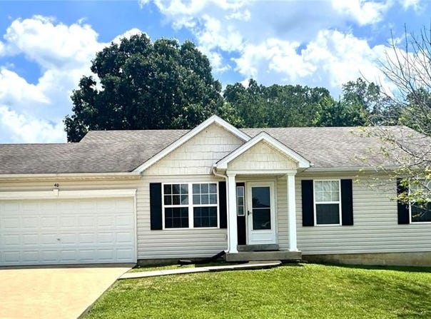 40 Valley Farms Drive, Winfield, MO 63389