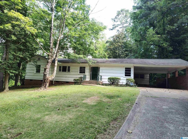 204 PRIMROSE PATH, SYLACAUGA, AL 35150