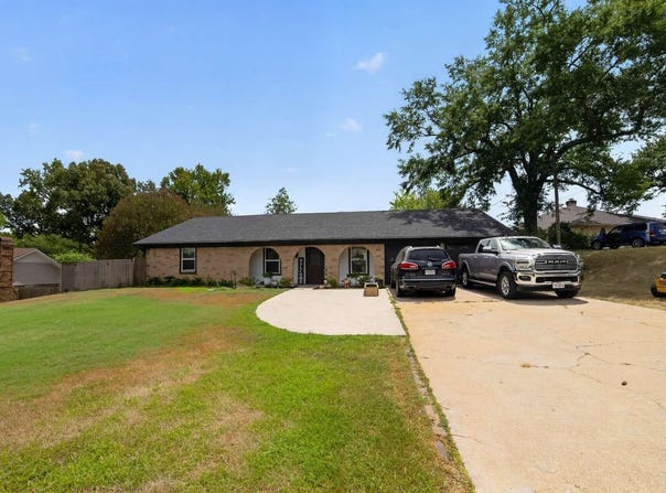 1002 Forest Hills Street, Gladewater, TX 75647