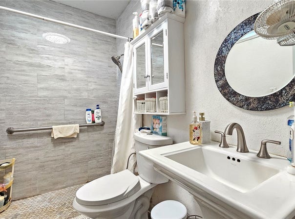 816 Lopez Lane, Honolulu, HI 96817