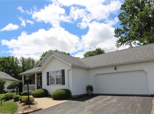 13 Hedgerows, New Middletown, OH 44442