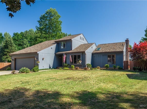 26 Lancelot Court, Amherst, NY 14068