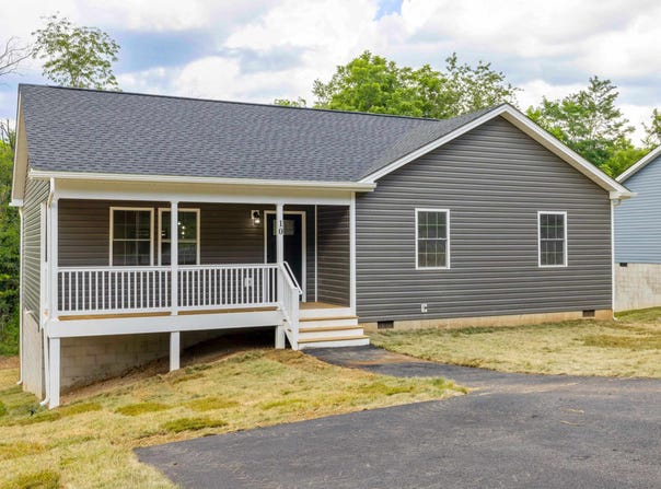 10 MCARTHUR ST, STAUNTON, VA 24401