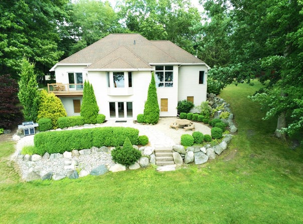 1515 E Litchfield Road, Jonesville, MI 49250
