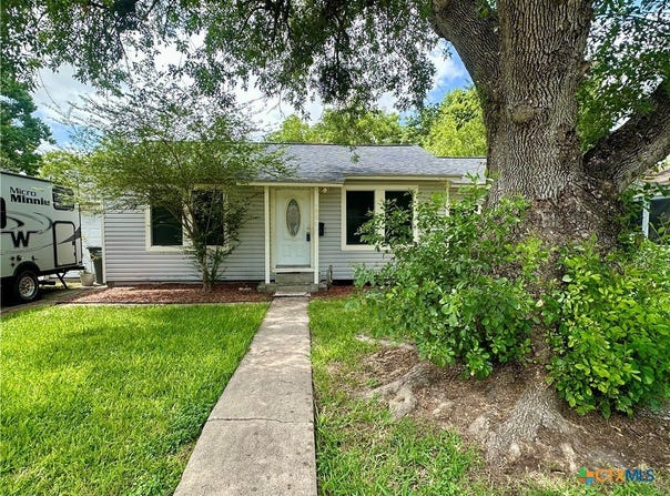1405 E Virginia Avenue, Victoria, TX 77901