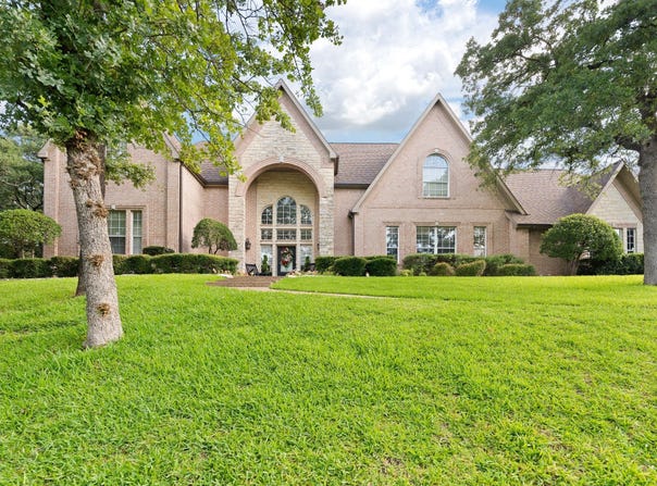 2829 Donnybrook Drive, Burleson, TX 76028