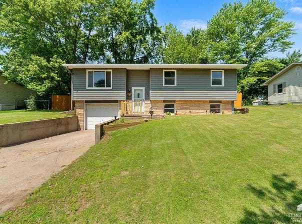 1409 Lilac Lane, Wamego, KS 66547