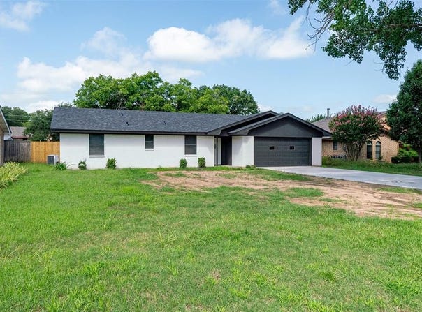 1356 N Dale Avenue, Stephenville, TX 76401