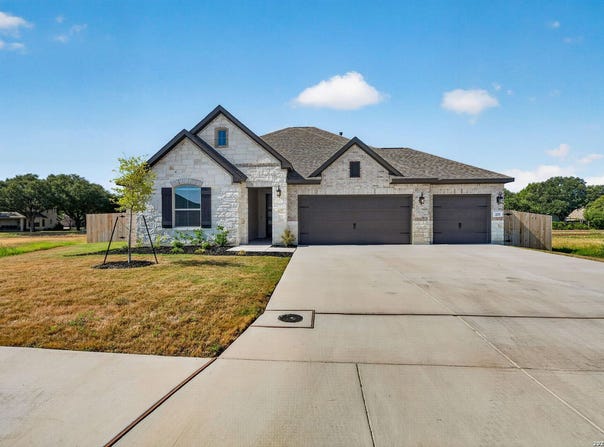 221 JANICE AVE, Castroville, TX 78009
